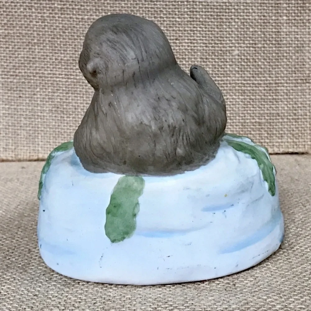 Vintage San Francisco Sea Otter Mother Baby Music Box Plays Pearly Shells